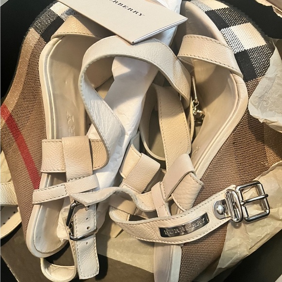 Authentic Burberry sandal wear twice for two hours like new with box and dust - Picture 3 of 6